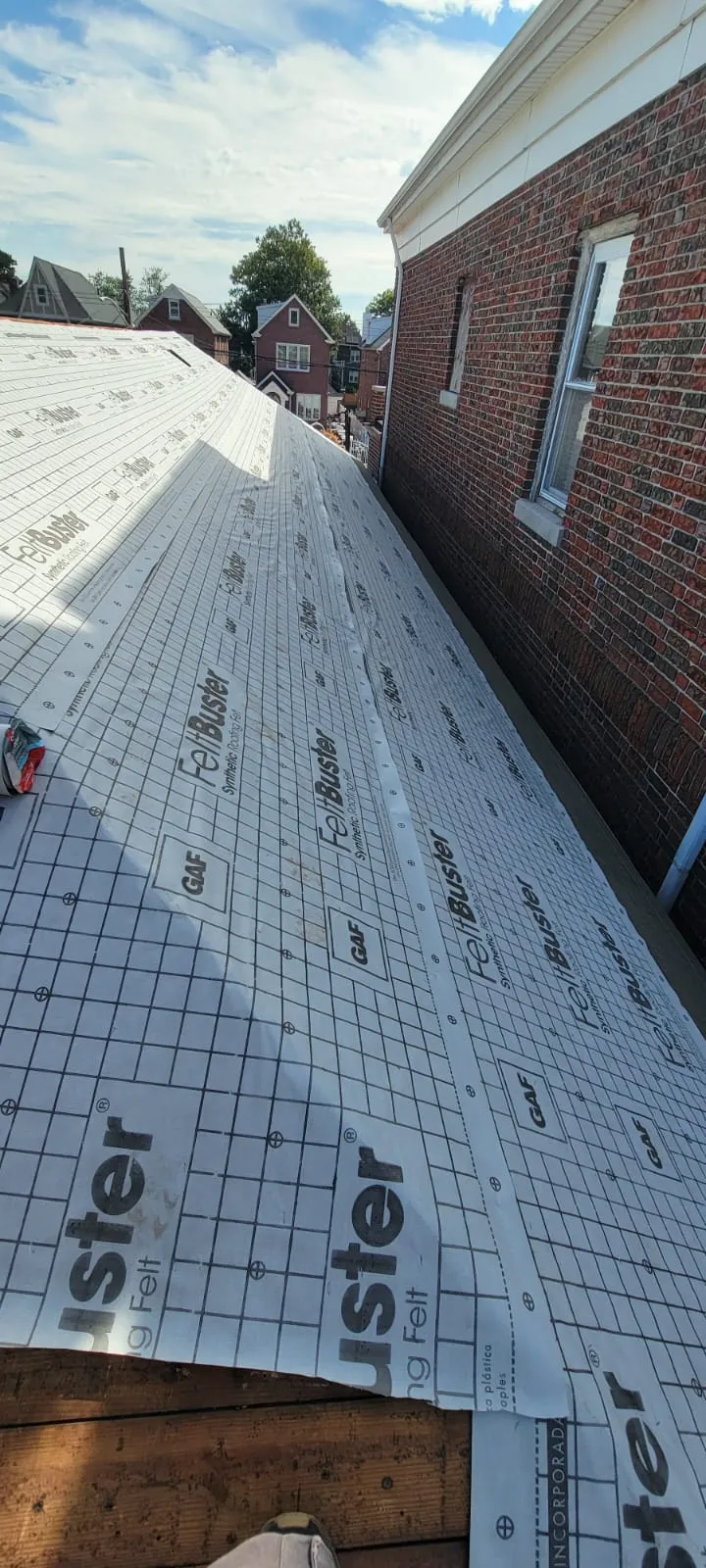 Roof shingles installation for residential home